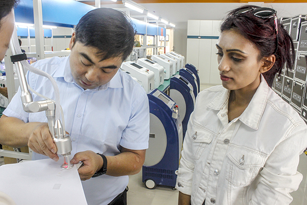 Welcome customers from Mauritius to visit noblelaser